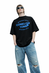 COMELOW URBAN GRAPHIC TEE “BLACK / BLUE”