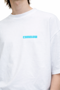 COMELOW PANEL LOGO T-SHIRT “WHITE”